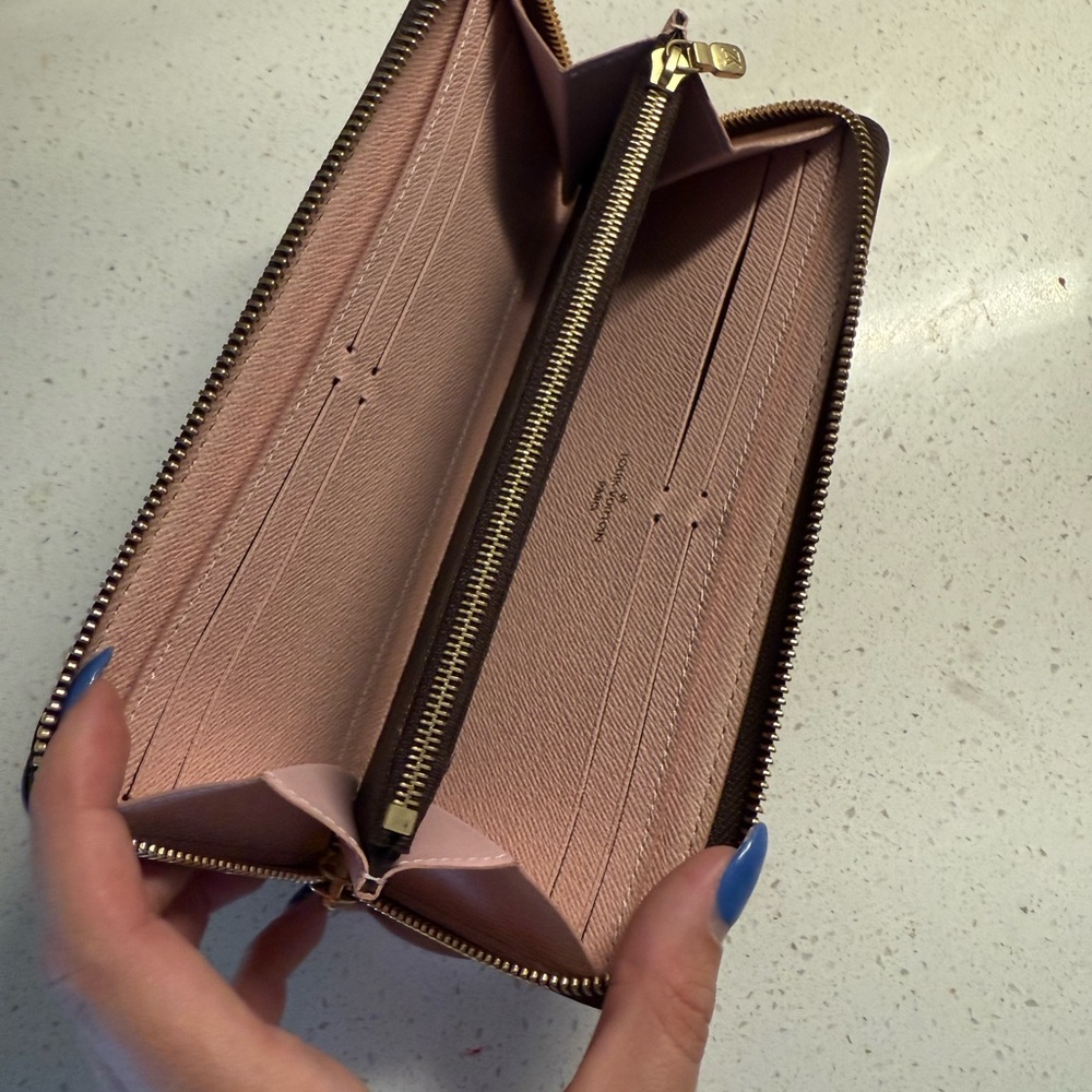 Authentic Louis Vuitton clemence wallet - Picture 7 of 8